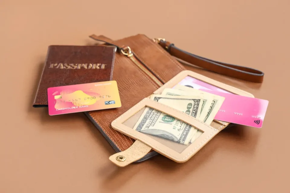 海外旅行の財布を選ぶときは防犯性をチェックしましょう