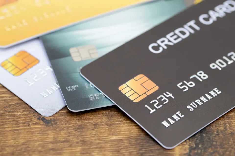 海外旅行の財布にクレジットカードを必ず入れる