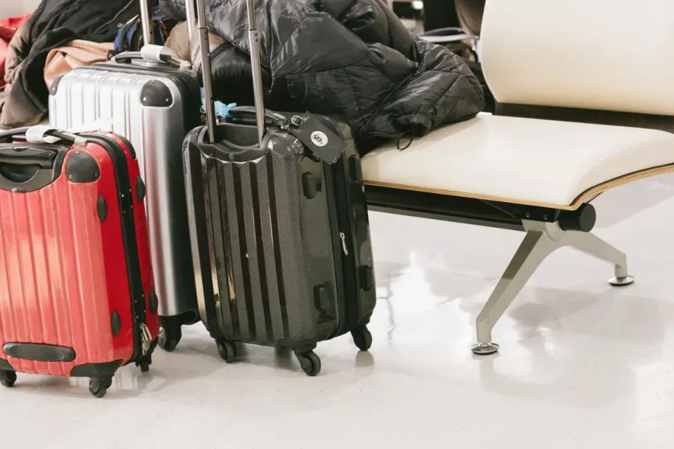 航空会社ごとのリュックとスーツケースの持ち込み可否について